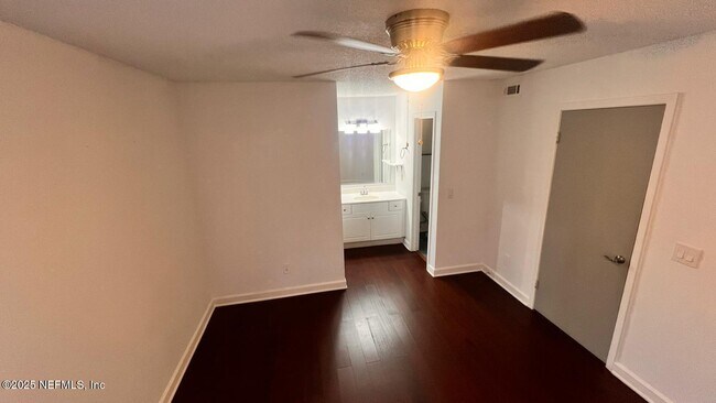Building Photo - 10200 Belle Rive Blvd