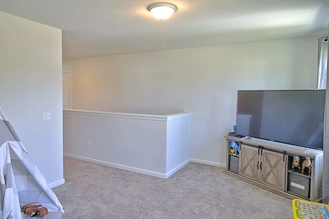 Building Photo - 147 Enclave Wy