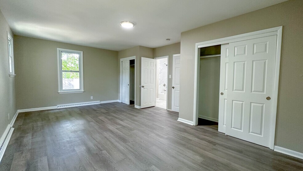 Building Photo - 808 E Main St