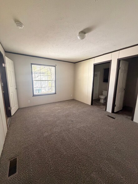 Building Photo - 175 Parker Lake Dr