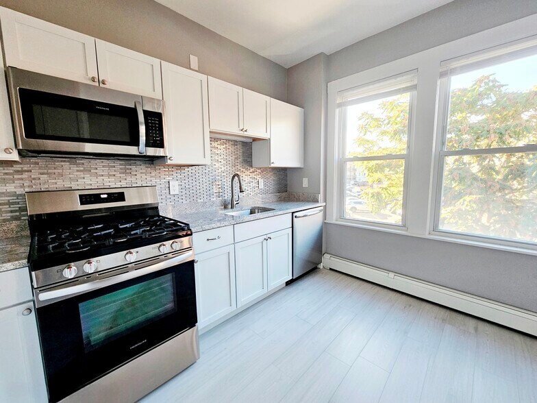 Building Photo - 141 Sutherland Rd