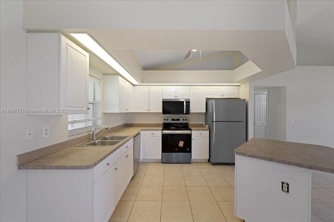 Building Photo - 1529 SW 15th Pl