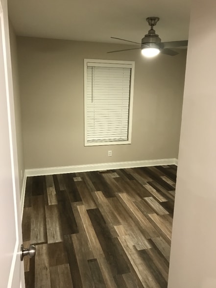 Building Photo - 105 N Elm St