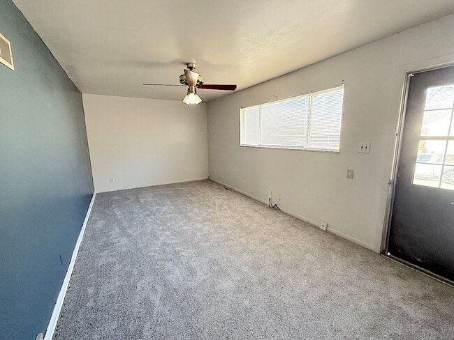 Building Photo - 4 Bedroom Home Near KU Med