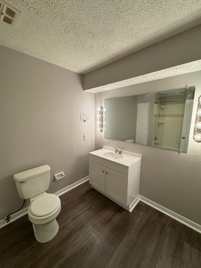 Building Photo - Warren Twp - 3 BR