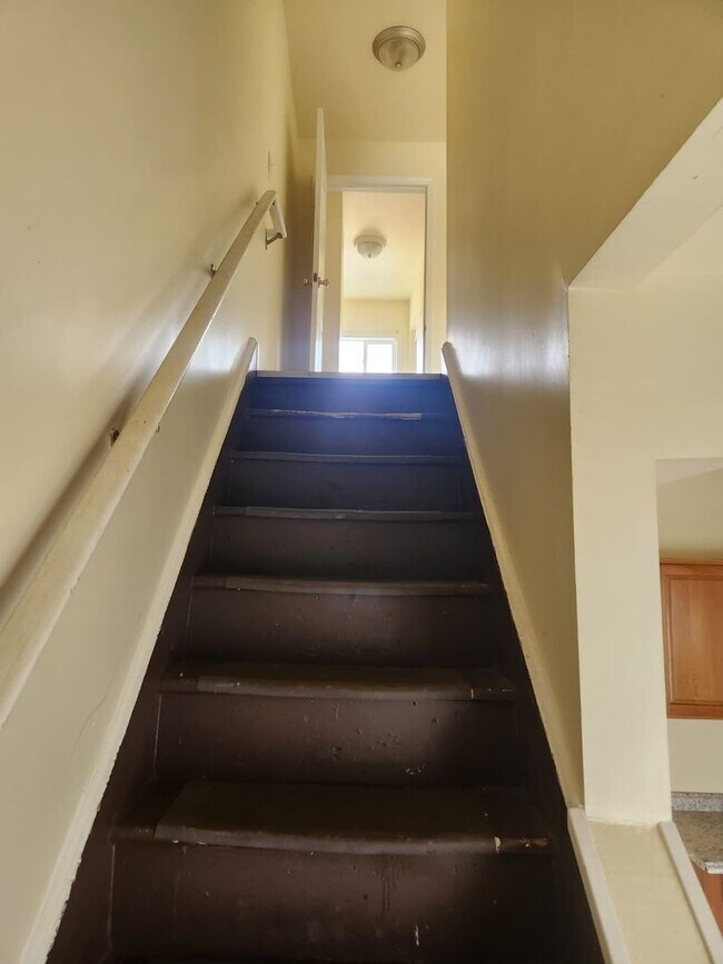 Building Photo - 413-415-415 N 6th Ave