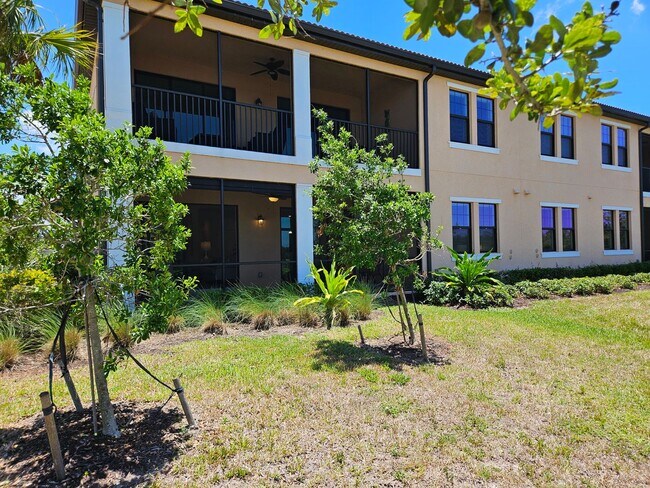 Building Photo - Seasonal Short-Term Sought after Sarasota National (Social Membership) with resort like Amenities!