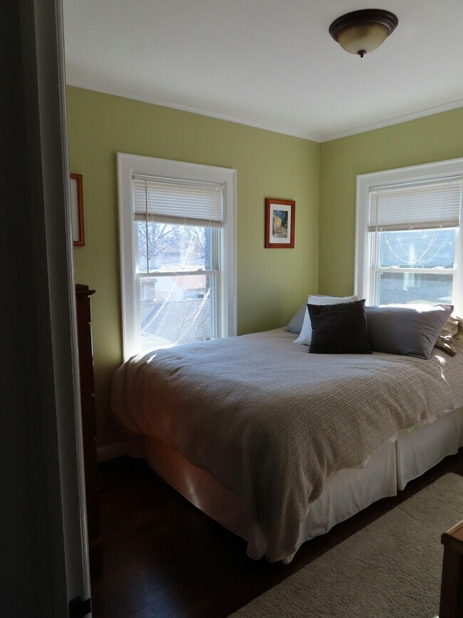 Building Photo - 1157 Beaconsfield Ave