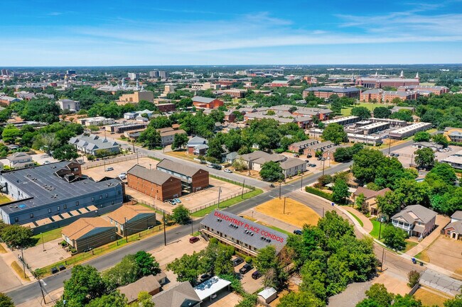 Building Photo - Daughtery Place 1 Bedroom Upstairs Condominium