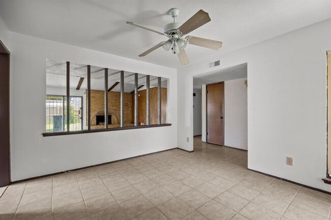 Building Photo - 15619 Fall Briar Dr