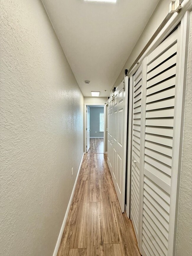 Building Photo - Immaculately updated 3/2.5 Three-Story Maitland Condo in Visconti!