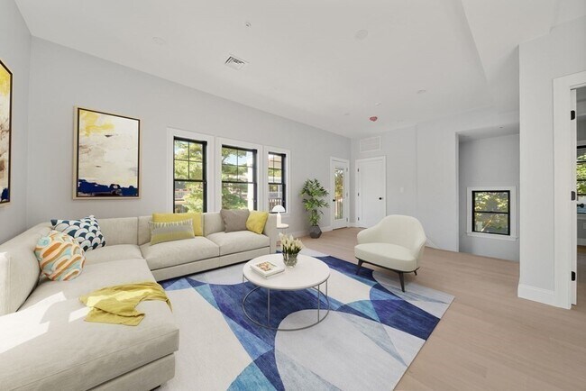 Building Photo - 82 Rossmore Rd