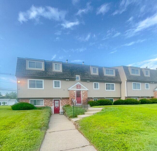 Primary Photo - 38 Evergreene Rd