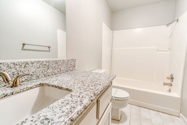 Building Photo - Custom 4BD Salmon Creek Home!