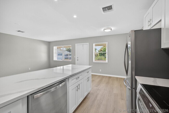 Building Photo - 42 Easthampton B