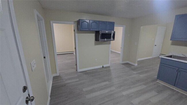 Building Photo - 494 Wood Ave