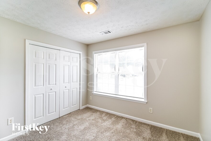 Building Photo - 8012 Mustang Ln