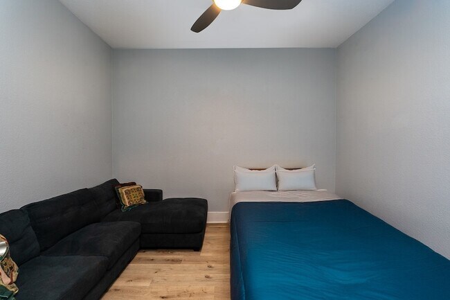 Building Photo - 2600 Hillsboro Pike