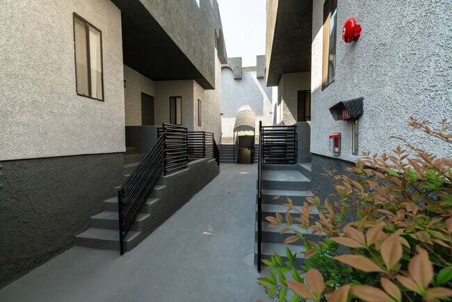 Building Photo - Media Crest @ 701