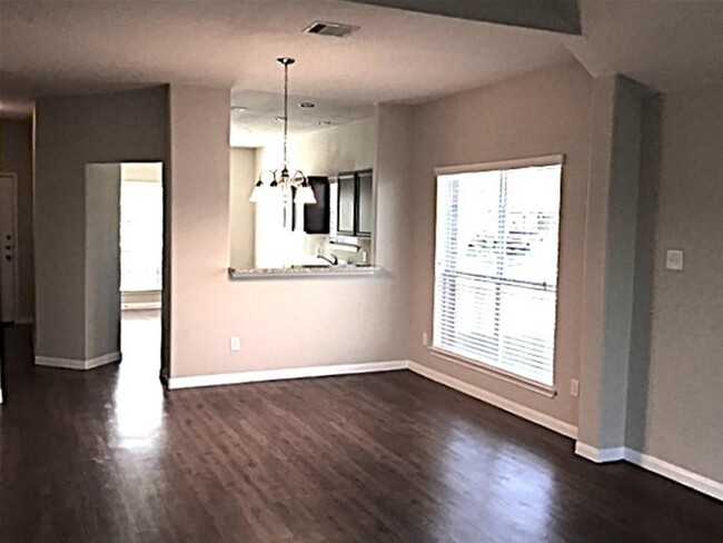 Building Photo - 4 Mira Loma Dr
