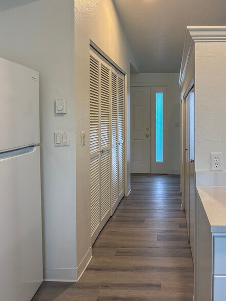 Building Photo - 6765 Montauk Cir