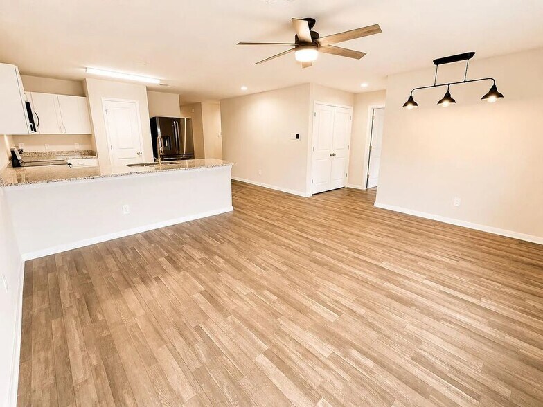 Building Photo - 15674 Briar Forest Dr