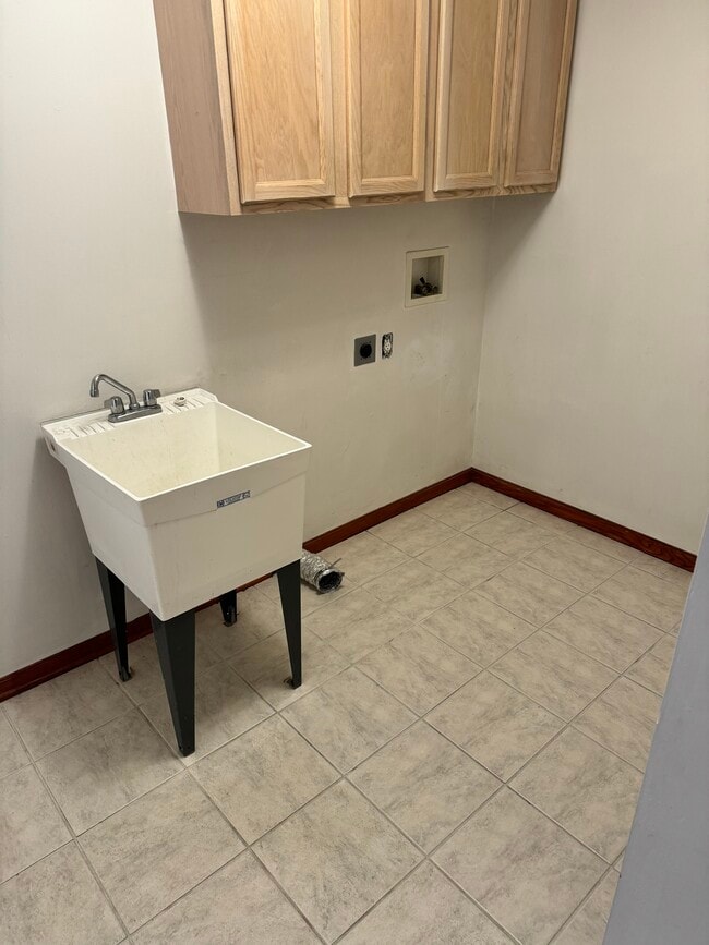 Building Photo - 5125 Echovale St NW