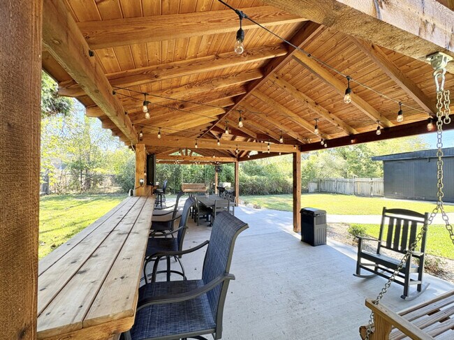 Building Photo - 1105 Glade St