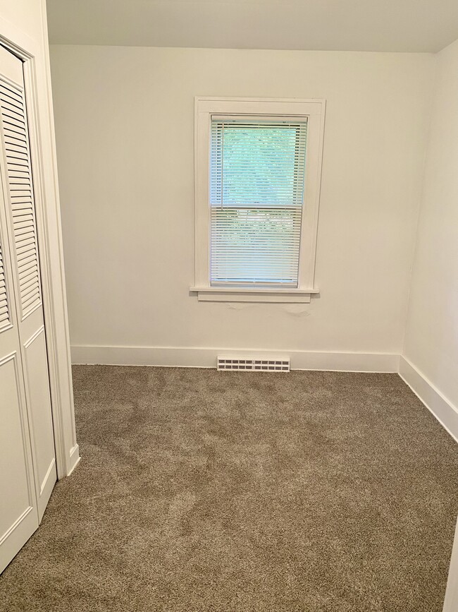 Building Photo - 3425 W Milham Ave