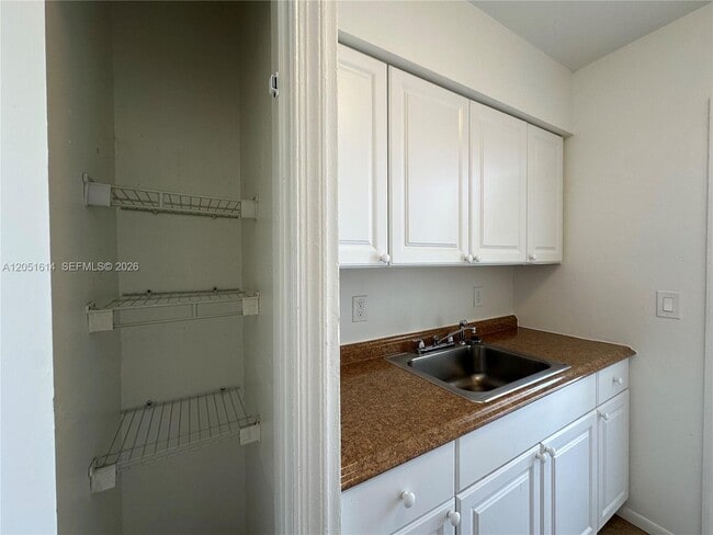 Building Photo - 1400 NE 56th St