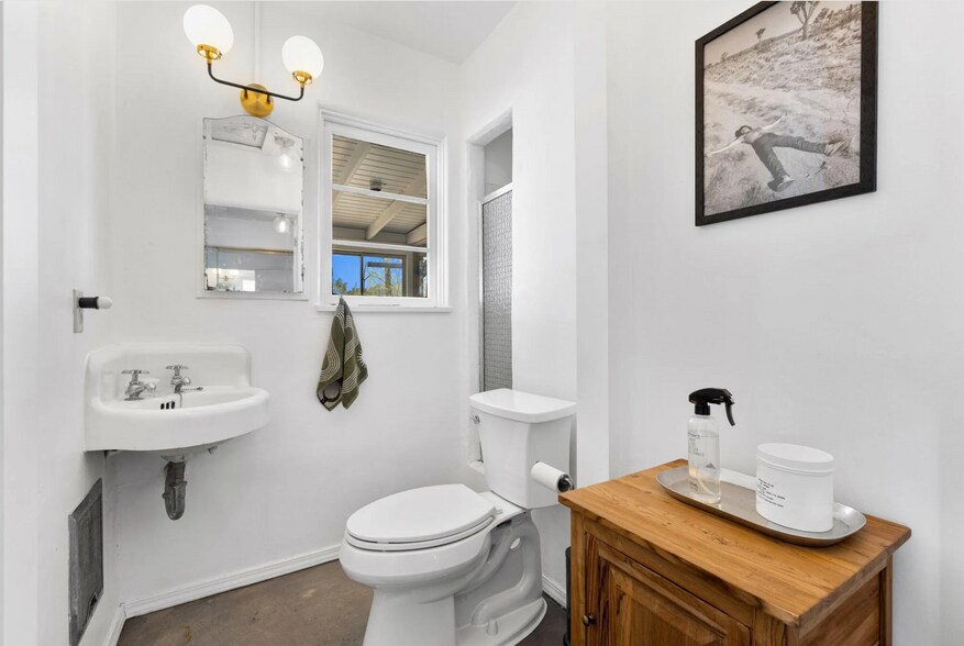 Building Photo - 7657 N Star Ave