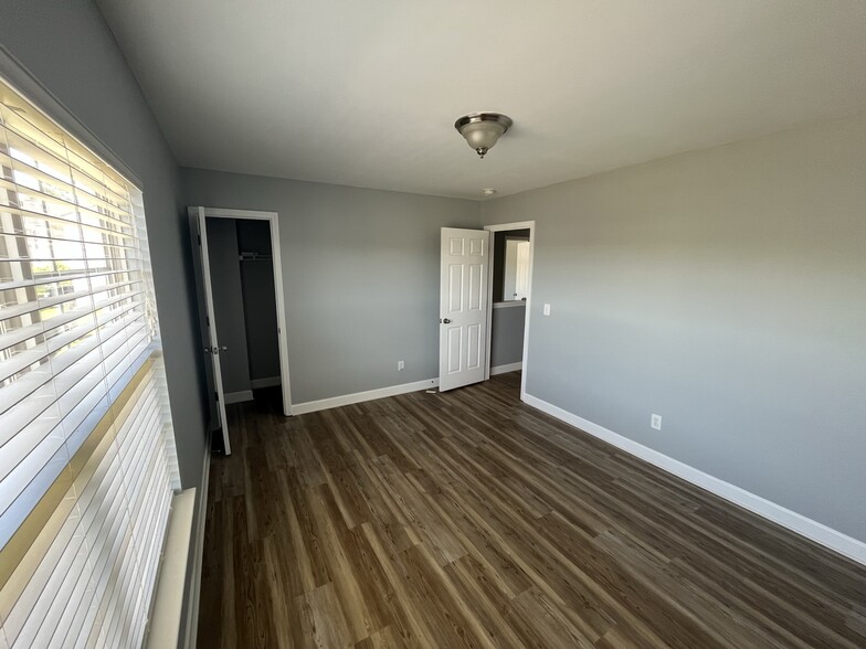 Building Photo - 913 Redford Ln