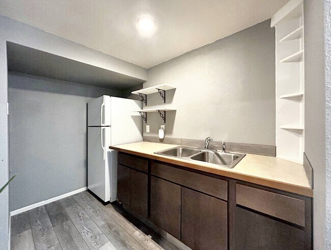 Building Photo - 3603 Windsor Ave