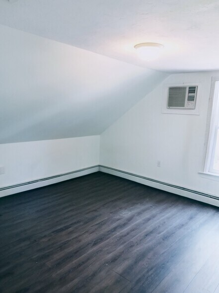 Third bedroom (back of third floor) - 28 Robbins St