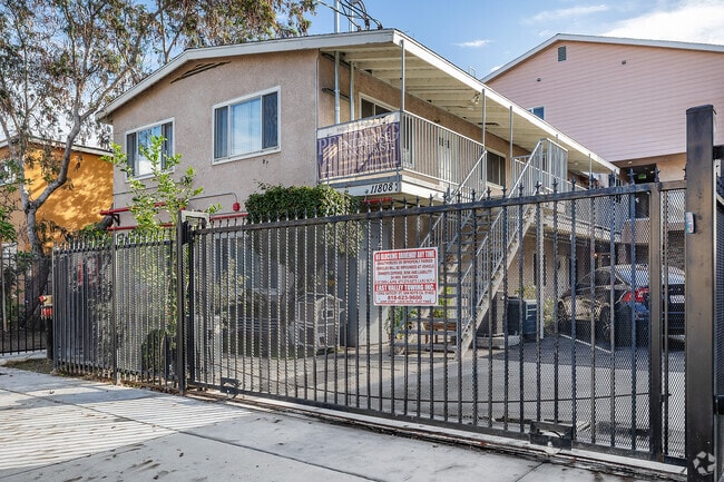 Building Photo - 11808-11812 Hart St