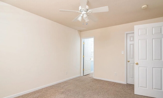 Building Photo - 2836 Oasis Ln