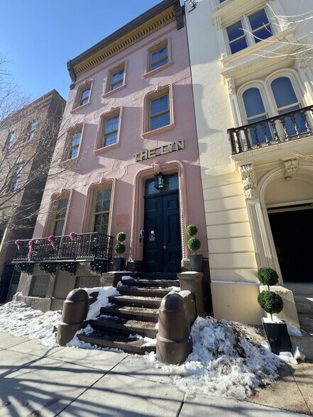 Interior Photo - The Lyn