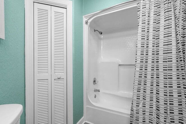 Building Photo - 2805B N Ocean Blvd