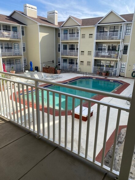 Building Photo - 1000 W Horatio St