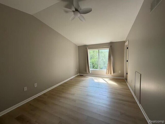 Building Photo - 758 Sandalwood Dr