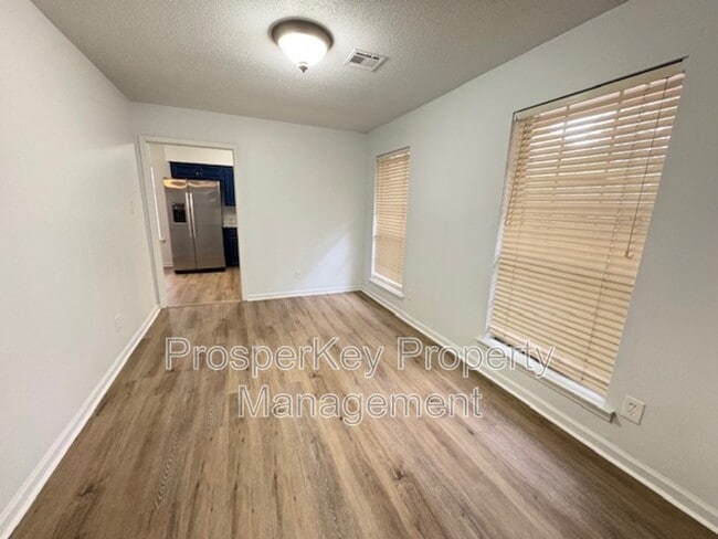 Building Photo - 740 Ledyard Pl