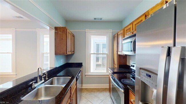 Building Photo - 409 Dinwiddie St
