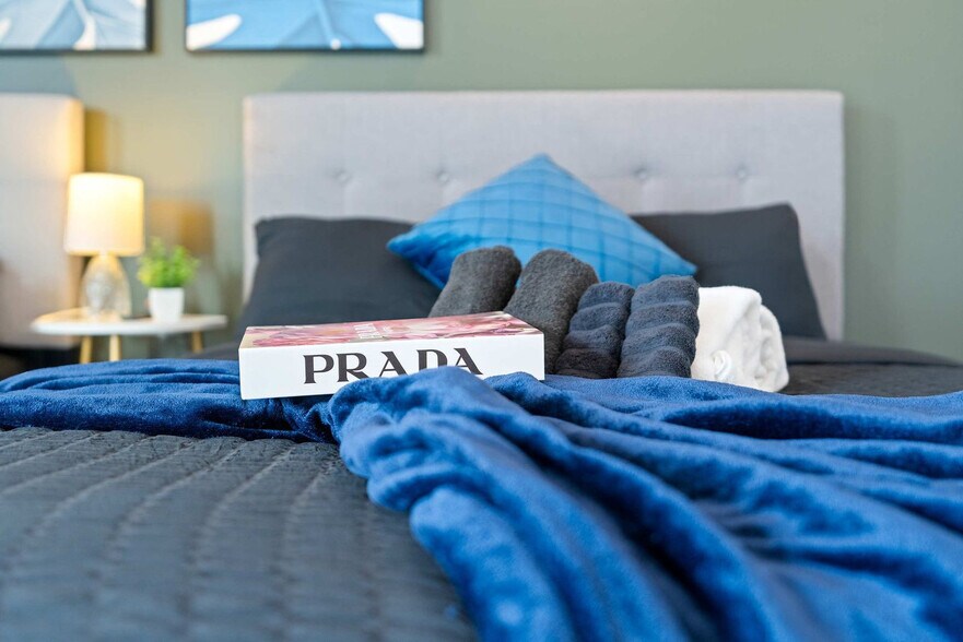 Building Photo - 1010 Falling Rock Pl