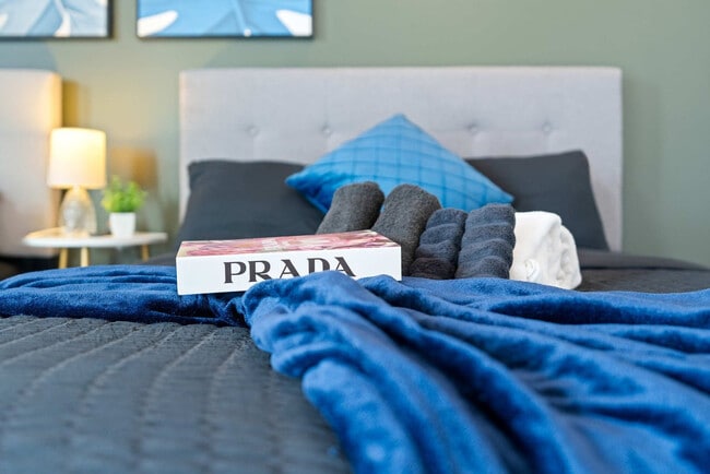 Building Photo - 1010 Falling Rock Pl