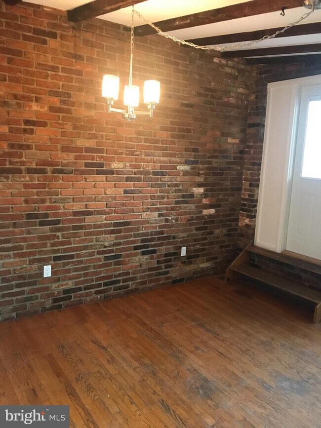 Building Photo - 1902 Wallace St