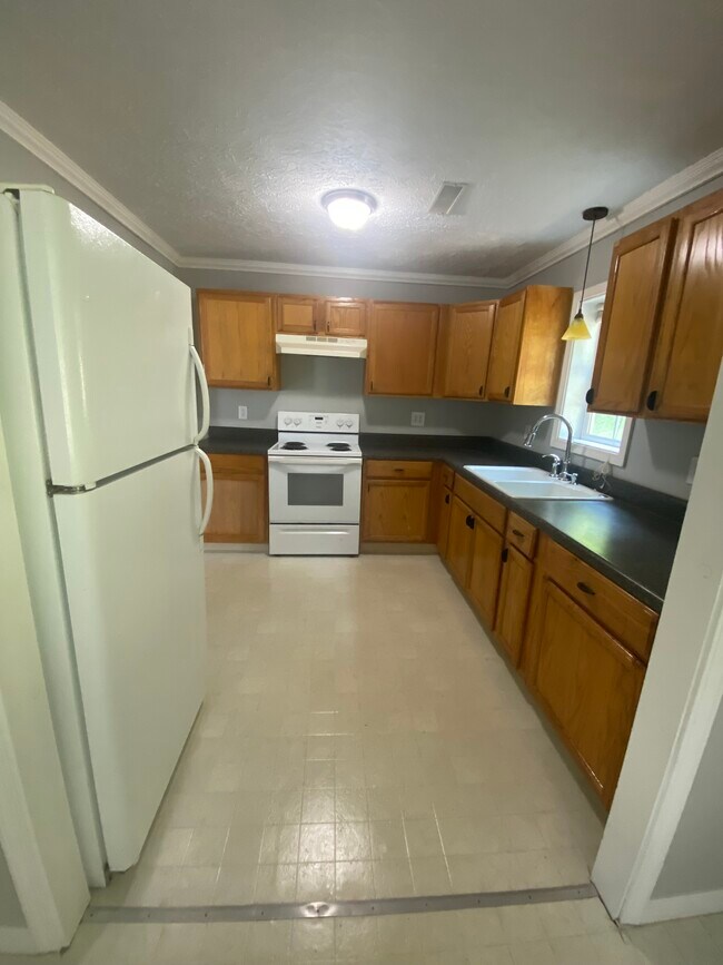 Kitchen - 776 Valley Dr