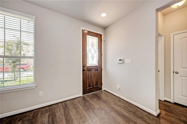 Building Photo - 107 Buckthorn Dr