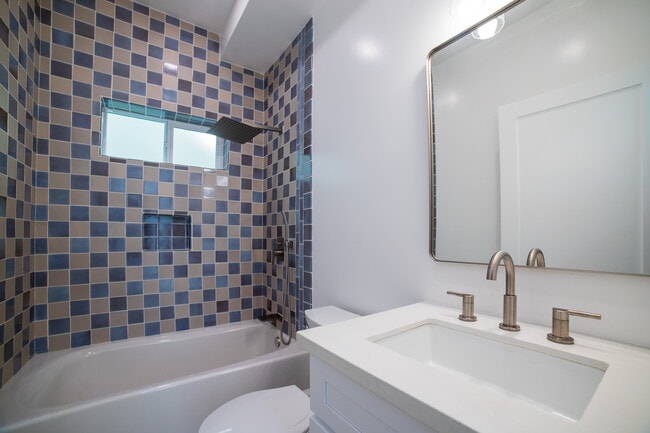 Building Photo - 4369 Rosewood Ave