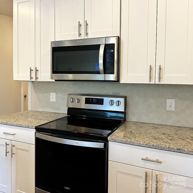 Building Photo - 5290 Brailey Cir