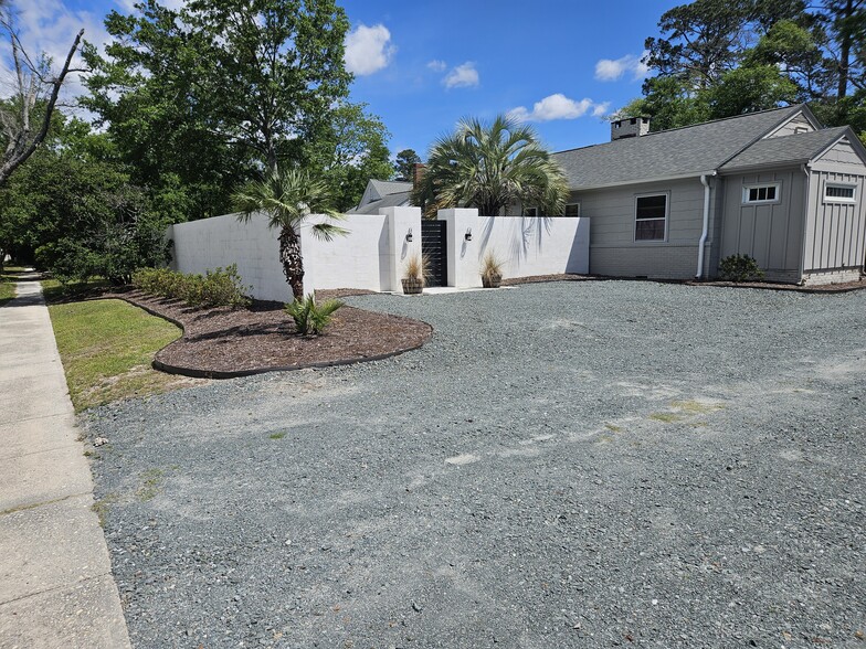 Amazing private courtyard - 526 N 23rd St